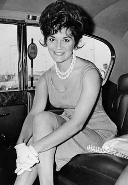 Connie Francis in limo
