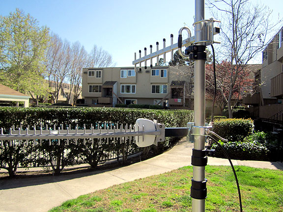 MFJ tripod and extension for antenna cluster