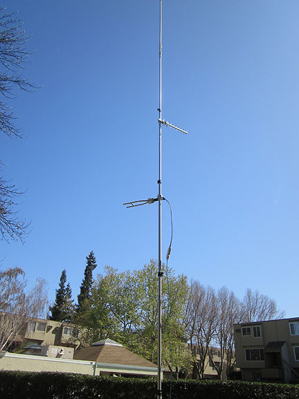 MFJ tripod and extension for antenna cluster