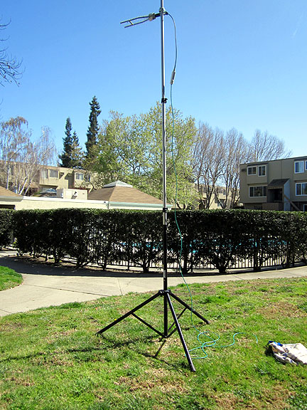 MFJ tripod and extension for antenna cluster